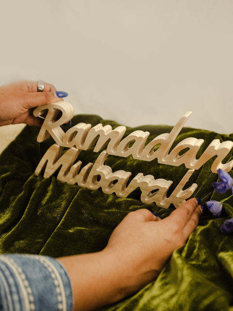 Ramadan Mubarak Script Sign